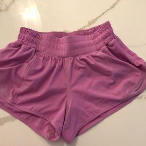 Lululemon size 2 Reg hotty hot 2.5 inch inseam